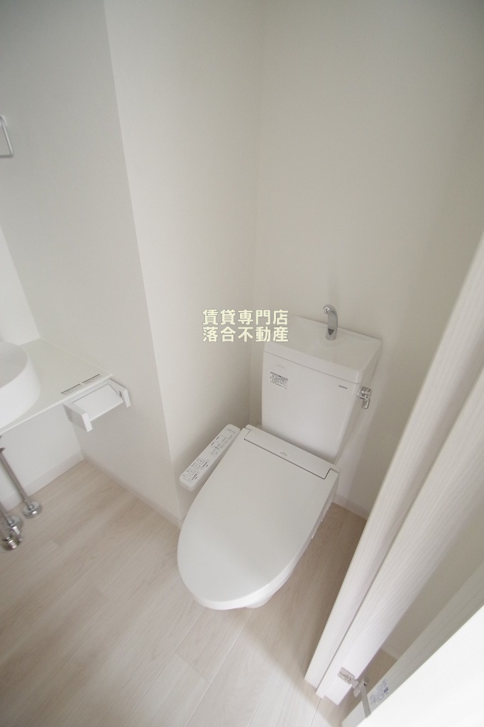 トイレ　ウォシュレット付き
