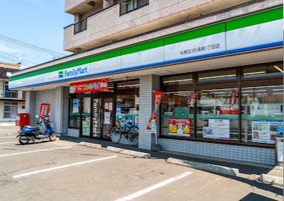 コンビニ　ファミリーマート札幌北35条東1丁目店（コンビニ）まで387m
