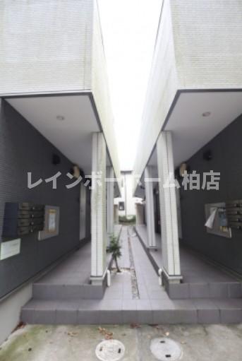 エントランス　落ち着いたエントランスです