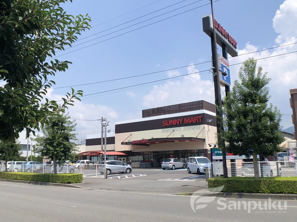 スーパー　サニーマート束本店（スーパー）まで383m