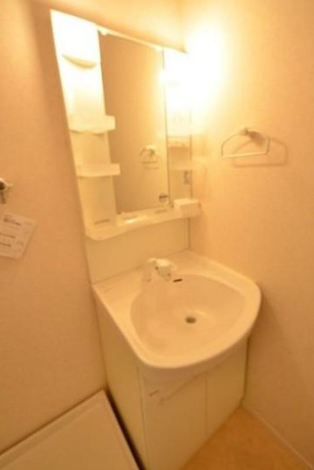 洗面設備　別部屋の画像を使用しております。