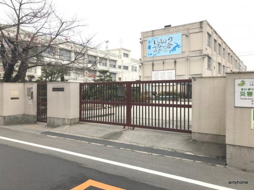 中学校　十三中学校（中学校）まで197m