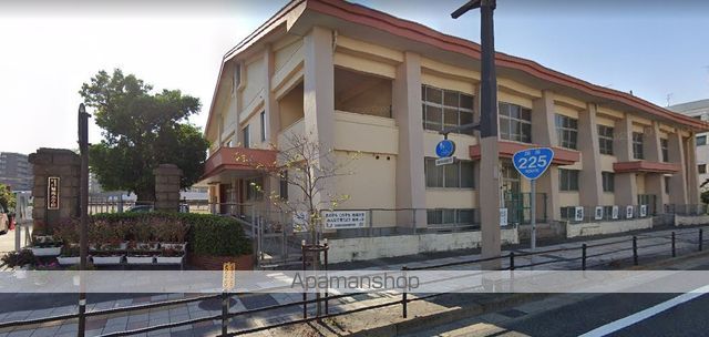 小学校　鹿児島市立城南小学校（小学校）まで979m