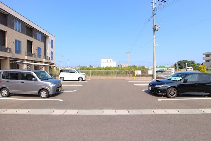 駐車場　写真は同型物件。