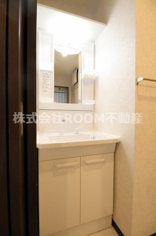 洗面設備　独立洗面台あり、毎朝おしゃれに忙しい女性の方におすすめです