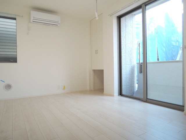 居室・リビング　★明るいフローリングの角部屋です★