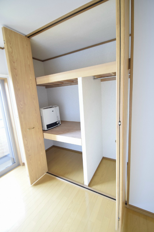 収納　写真は同棟内別部屋です