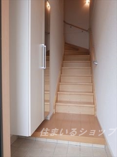 玄関　ミラー付き大型シューズボックス