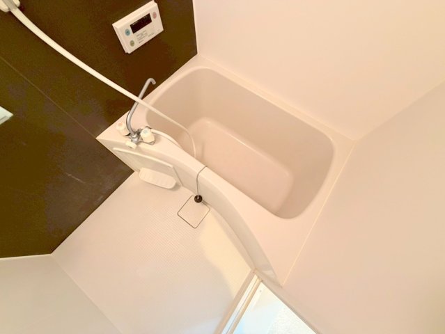 バス・シャワールーム　広めのお風呂は一日の疲れを癒してくれます。