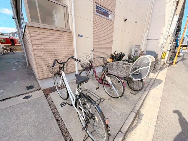 駐車場　敷地内には入居者専用の駐輪スペースもあります。