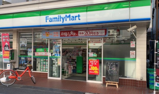コンビニ　ファミリーマート 新丸子駅前店（コンビニ）まで75m