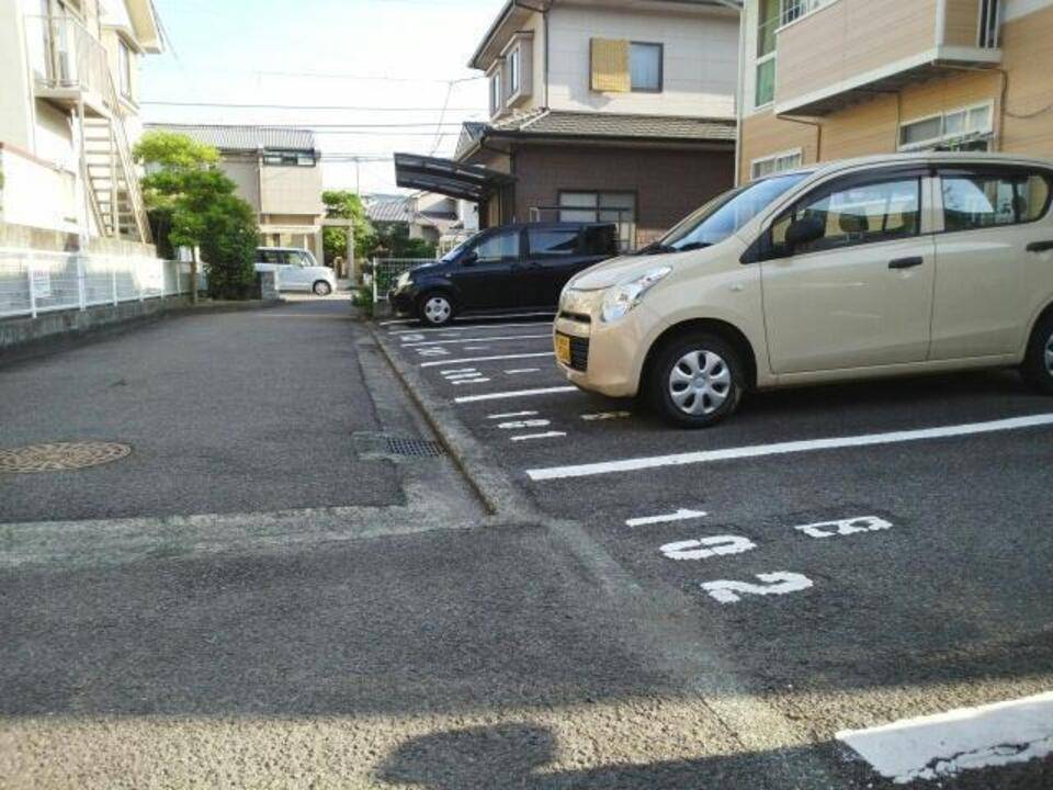 駐車場　駐車場