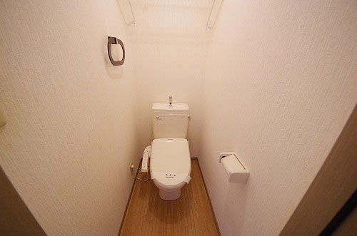 トイレ　シャワートイレ付