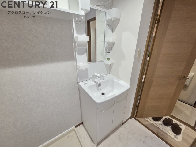 洗面設備　室内に洗濯機置き場があります