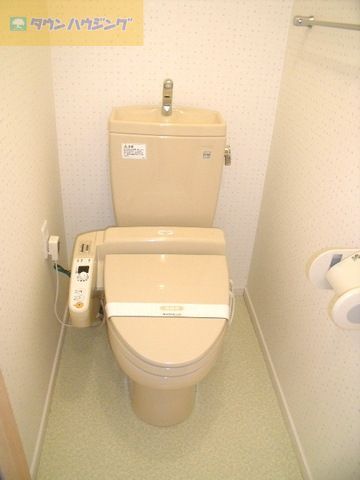 トイレ　洗浄機能付きの便座です