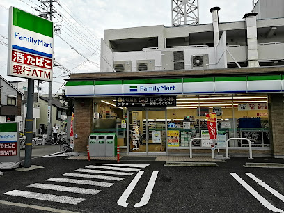 コンビニ　ファミリーマート 代官町東店（コンビニ）まで302m