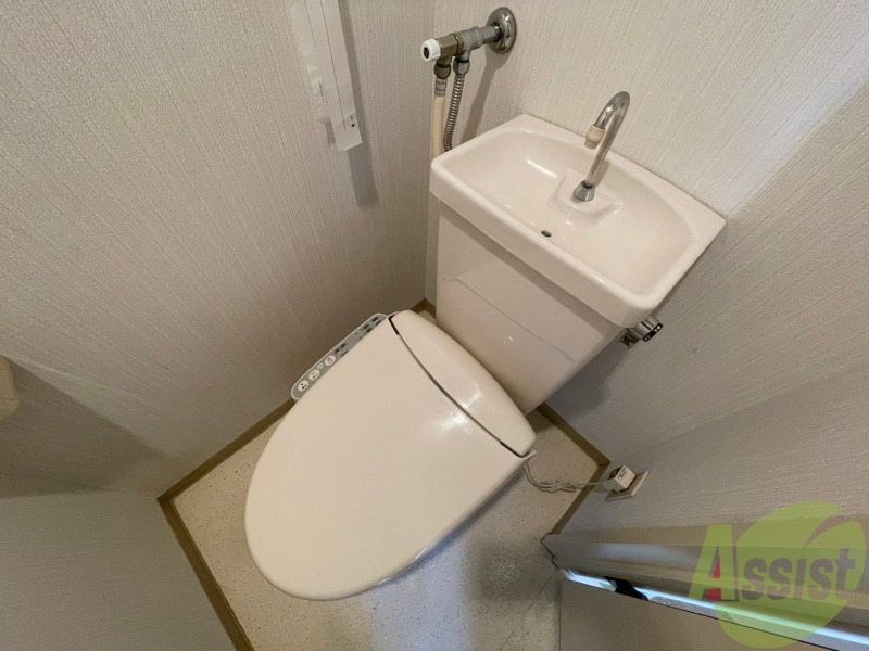 トイレ　トイレです。うれしいウォシュレット付きです！