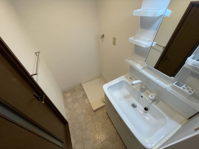 洗面設備　※同建物別部屋の写真になります。