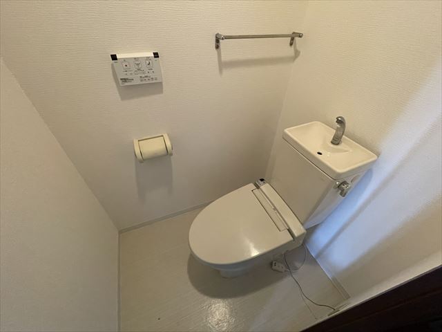 トイレ　※同建物別部屋の写真になります。
