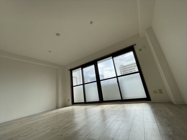 居室・リビング　※同建物別部屋の写真になります。