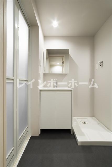 洗面設備　独立洗面化粧台付き