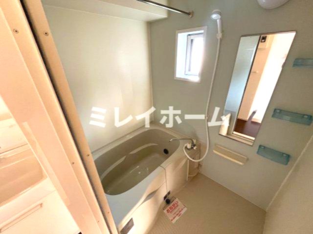 バス・シャワールーム　同建物内、別のお部屋の参考写真になります。