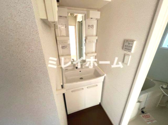 洗面設備　同建物内、別のお部屋の参考写真になります。