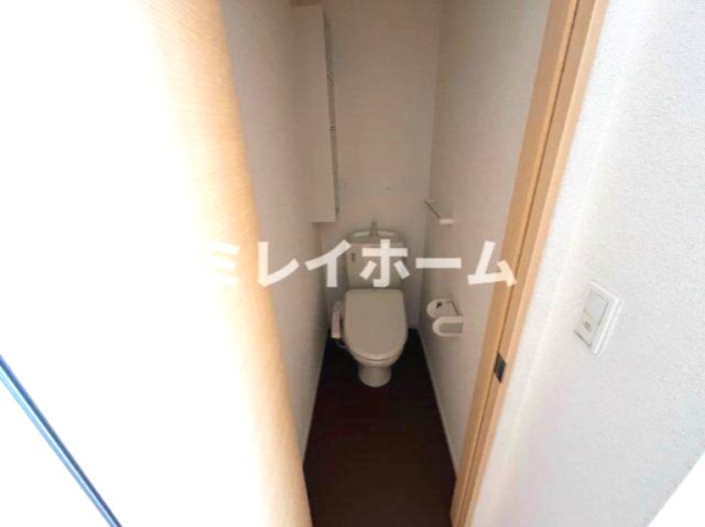 トイレ　同建物内、別のお部屋の参考写真になります。
