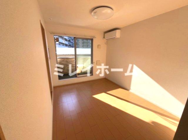 居室・リビング　同建物内、別のお部屋の参考写真になります。