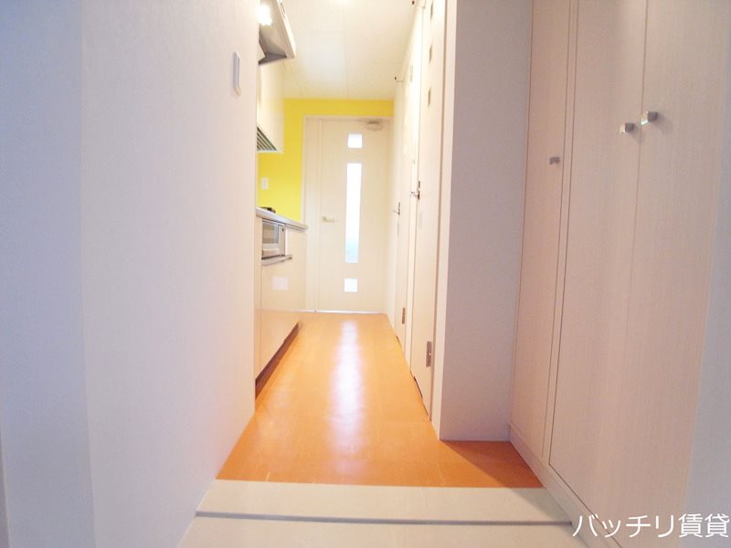 玄関　※同マンション別部屋写真のため、現状優先。