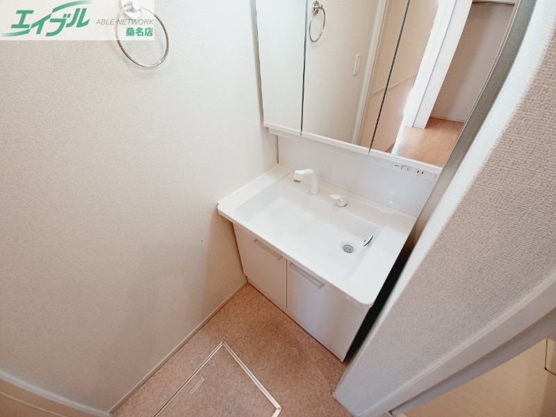 洗面設備　同型参考写真