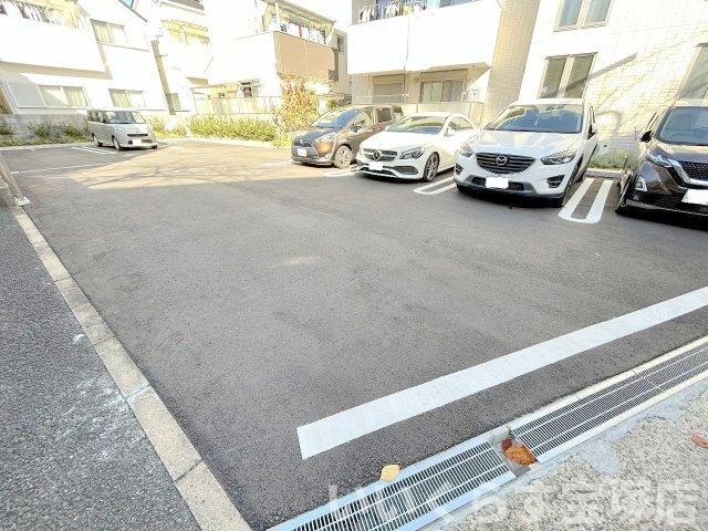 駐車場　車をお持ちの方に嬉しい駐車場付きの物件です