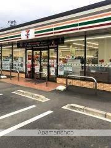 コンビニ　セブンイレブン（コンビニ）まで835m