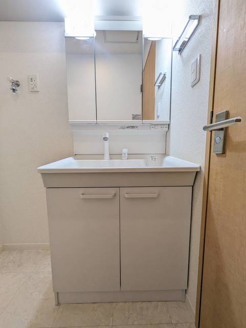 洗面設備　別部屋参考写真です