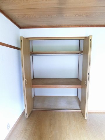 収納　洋室6帖のお部屋にあるクローゼットです♪大切なお洋服もしわに