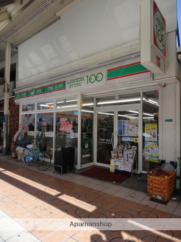 コンビニ　ローソン１００（コンビニ）まで80m