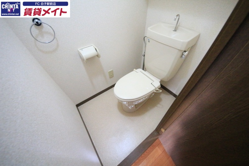 トイレ　同物件別部屋写真