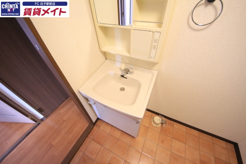洗面設備　同物件別部屋写真