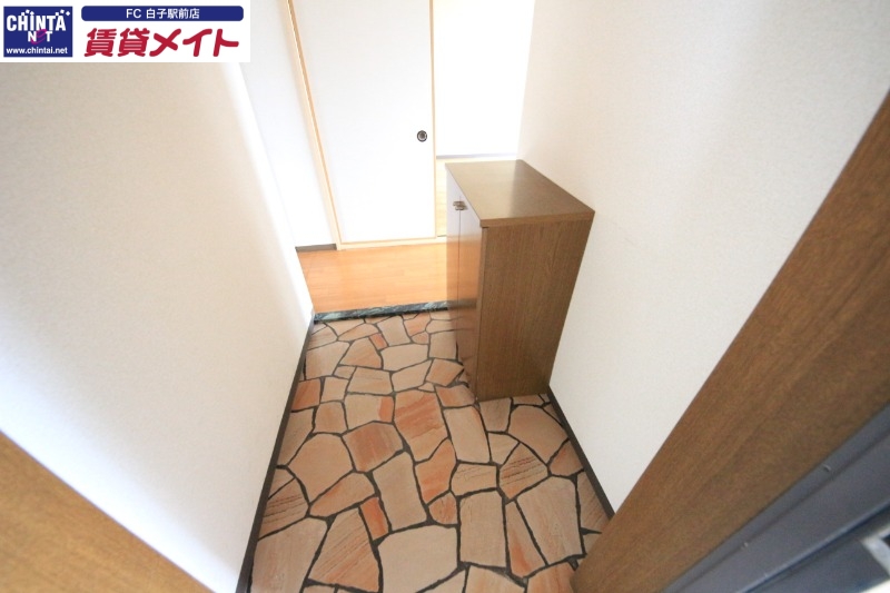 玄関　同物件別部屋写真