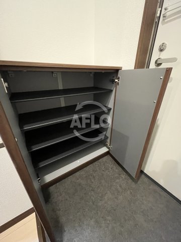 収納　アールグレイコート桃谷　シューズBOX