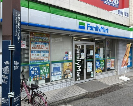 コンビニ　ファミリーマート野方駅北口店（コンビニ）まで228m