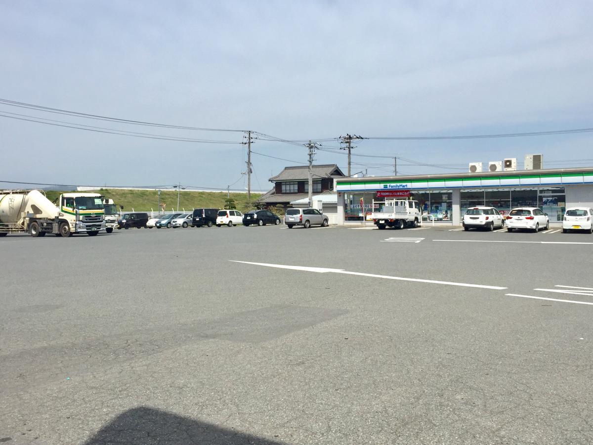 コンビニ　ファミリーマート倉敷鶴新田店（コンビニ）まで817m