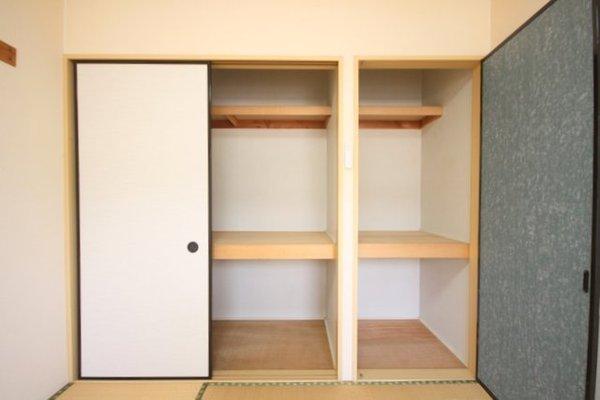 収納　リフォーム中のため、写真は別部屋です。