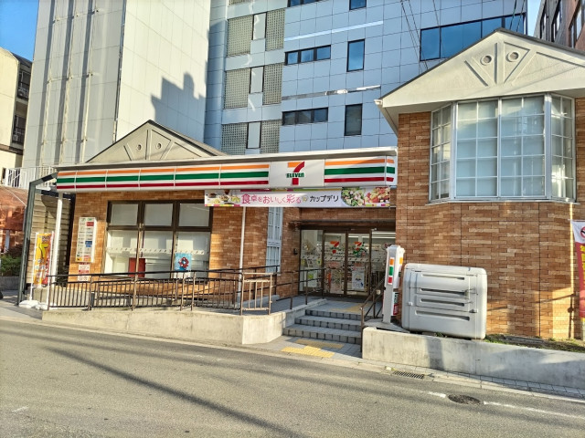 コンビニ　セブン－イレブン　江坂エスコタウン店（コンビニ）まで400m