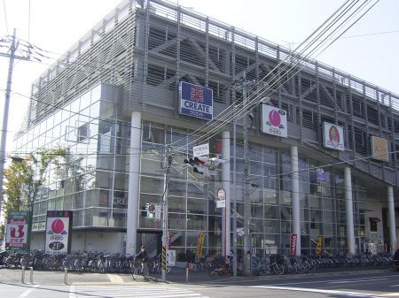 コンビニ　ファミリーマートサンズ新吉田店（コンビニ）まで516m