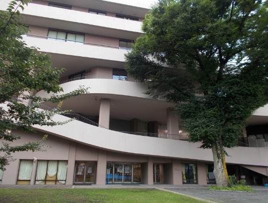 中学校　港区立小中一貫教育校白金の丘学園白金の丘中学校（中学校）まで370m