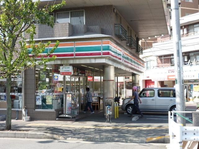 コンビニ　セブン（コンビニ）まで50m