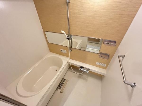 バス・シャワールーム　追い焚き機能付き広々バスルーム！