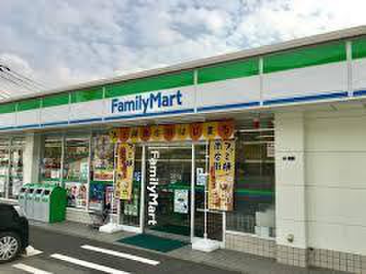 コンビニ　ファミリーマート（コンビニ）まで50m