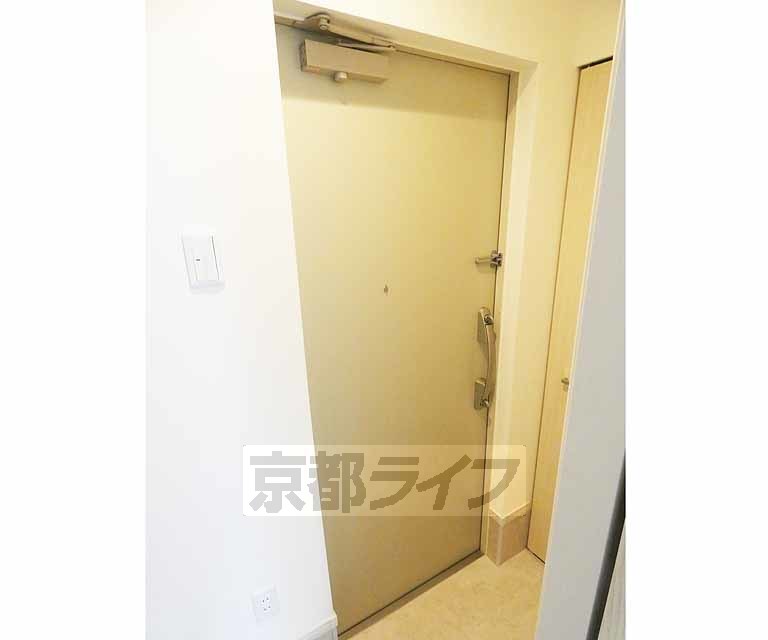 その他設備　玄関のドアです。
